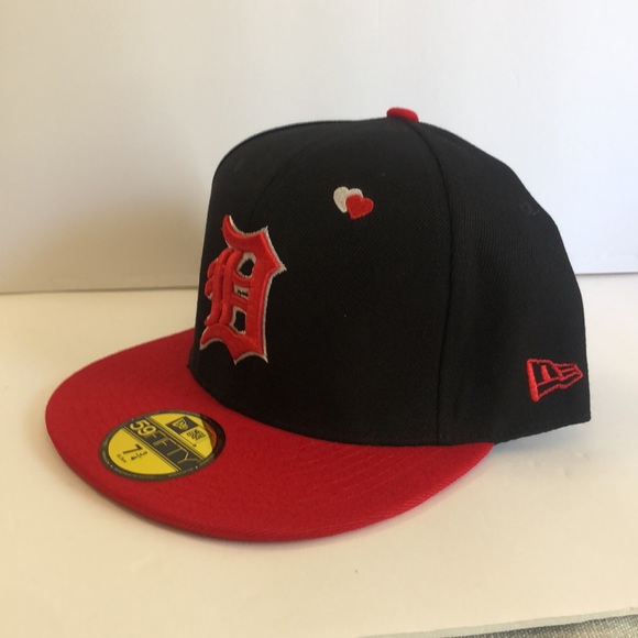 NWT Detroit Tigers New Era Fitted Red Double Heart Variant Hat Choose Your Size - Picture 4 of 5